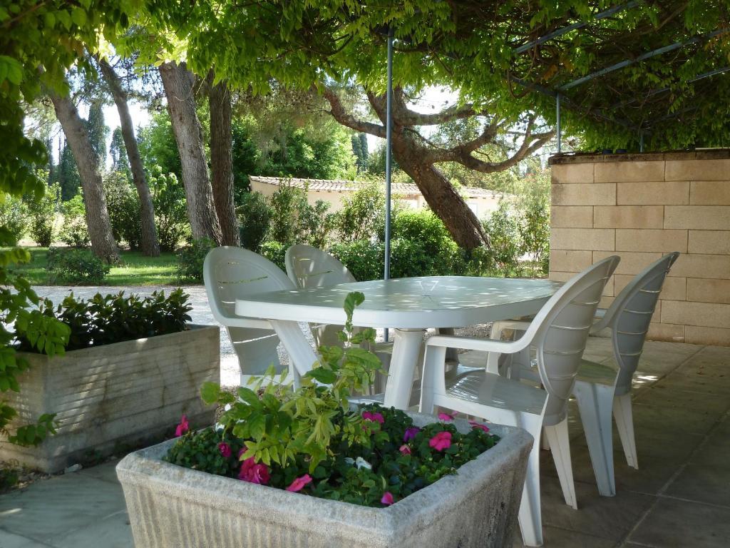 Saint-Andiol Les Cigales Bed & Breakfast エクステリア 写真